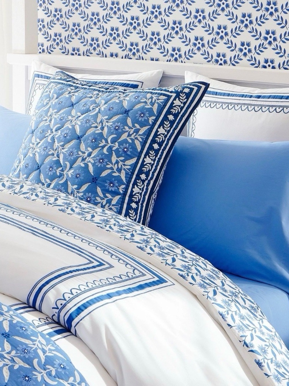 Pottery Barn Mark D. Sikes Signature Blue Scalloped Cal King Sheet Set NEW - Picture 8 of 8